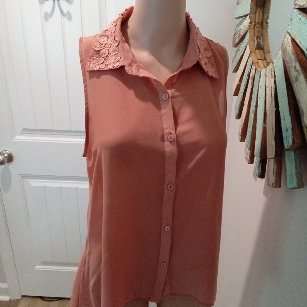 2-$10... h.i.p Happening In The Present Sleeveless Peach Blouse Lace Flower M